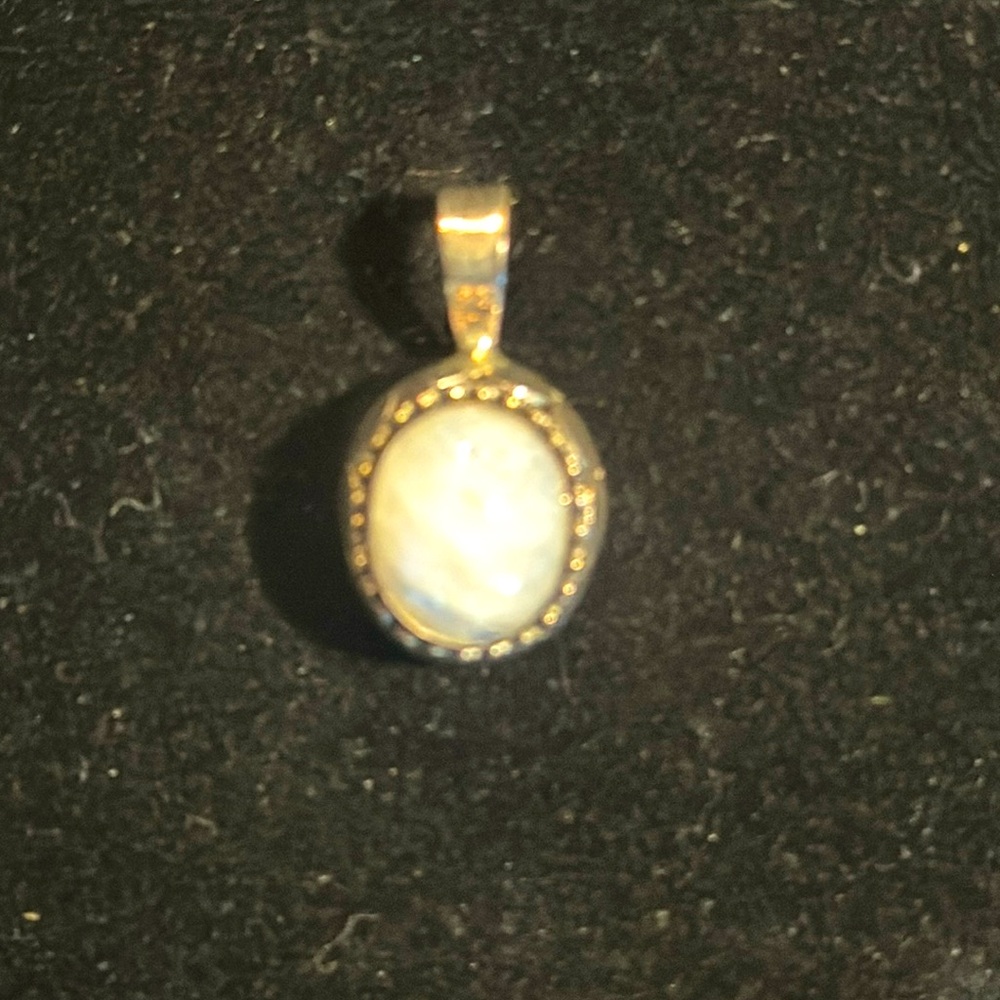 Sterling silver white quartz pendant